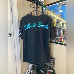 Black scale shirt L